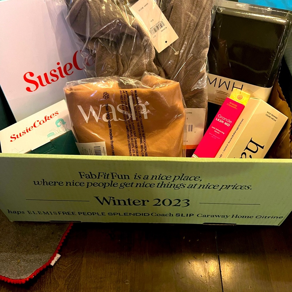 Winter FabFitFun Box